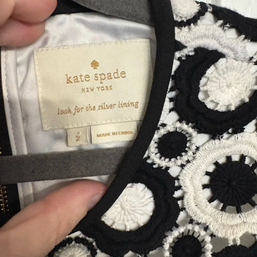 Kate Spade Guipure Lace Shift Dress Size 2 Black/White Classic Preppy Classic